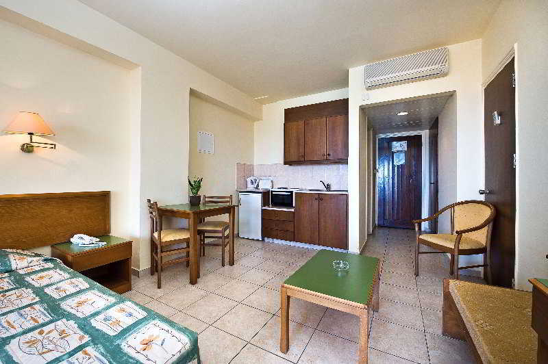 Ramada Hotel & Suites By Wyndham Agia Napa Exterior foto