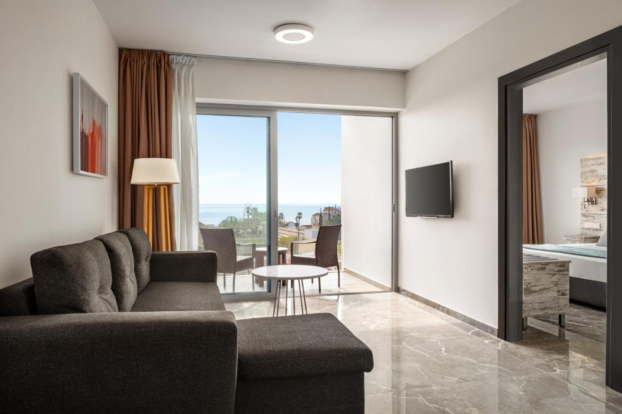 Ramada Hotel & Suites By Wyndham Agia Napa Exterior foto