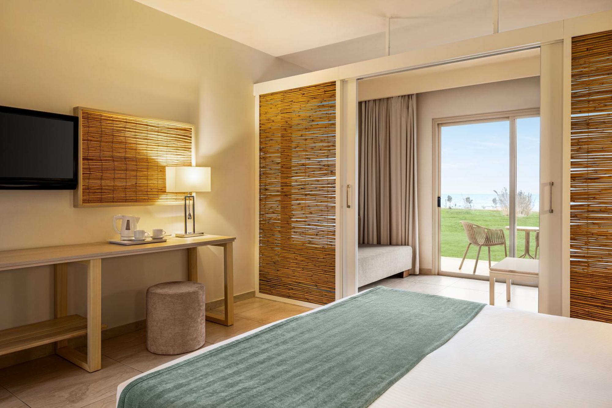 Ramada Hotel & Suites By Wyndham Agia Napa Exterior foto