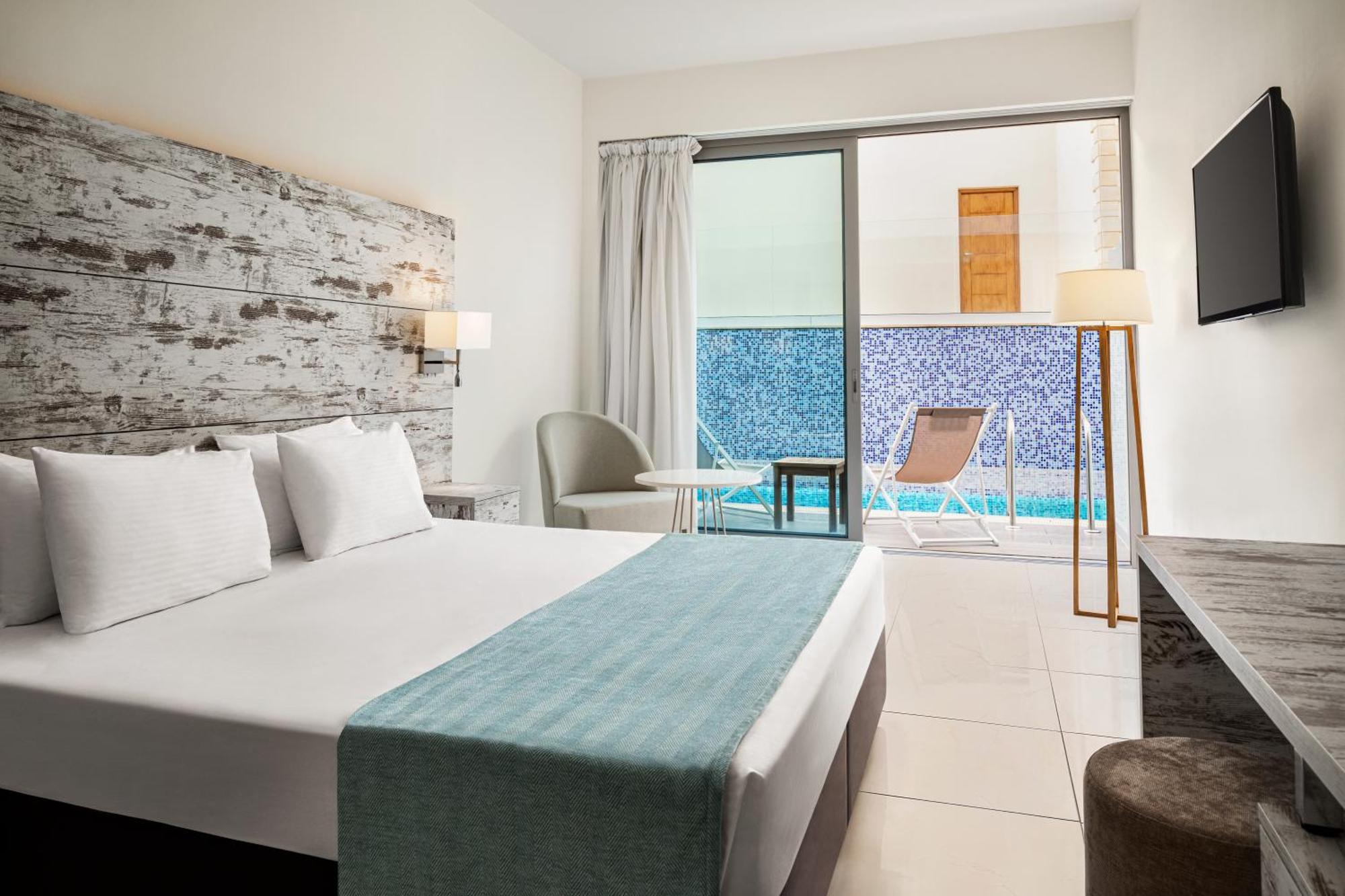 Ramada Hotel & Suites By Wyndham Agia Napa Exterior foto