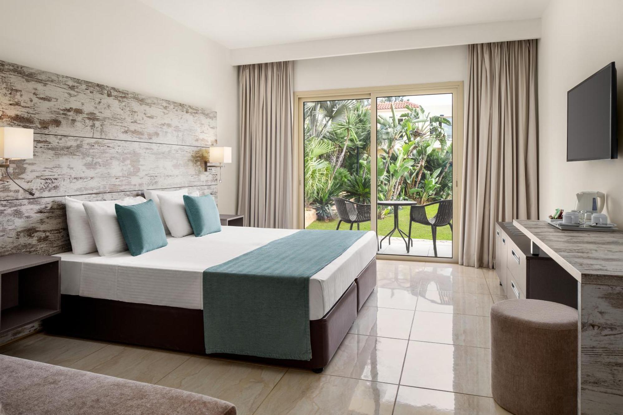 Ramada Hotel & Suites By Wyndham Agia Napa Exterior foto