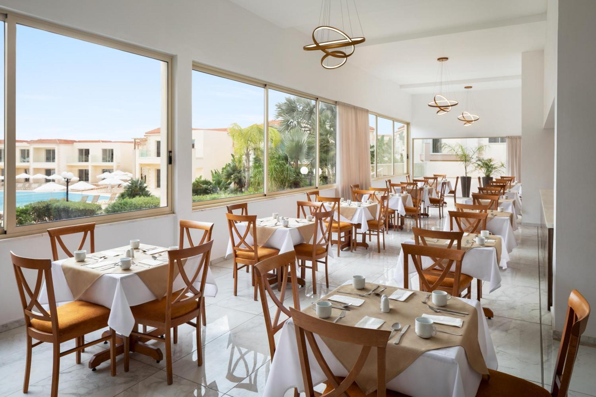Ramada Hotel & Suites By Wyndham Agia Napa Exterior foto