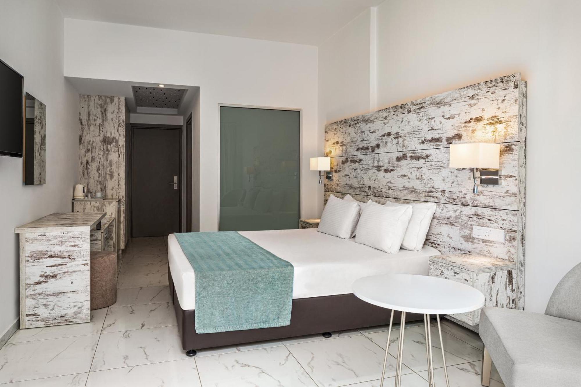 Ramada Hotel & Suites By Wyndham Agia Napa Exterior foto