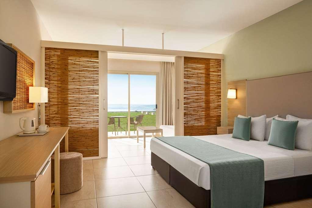 Ramada Hotel & Suites By Wyndham Agia Napa Quarto foto