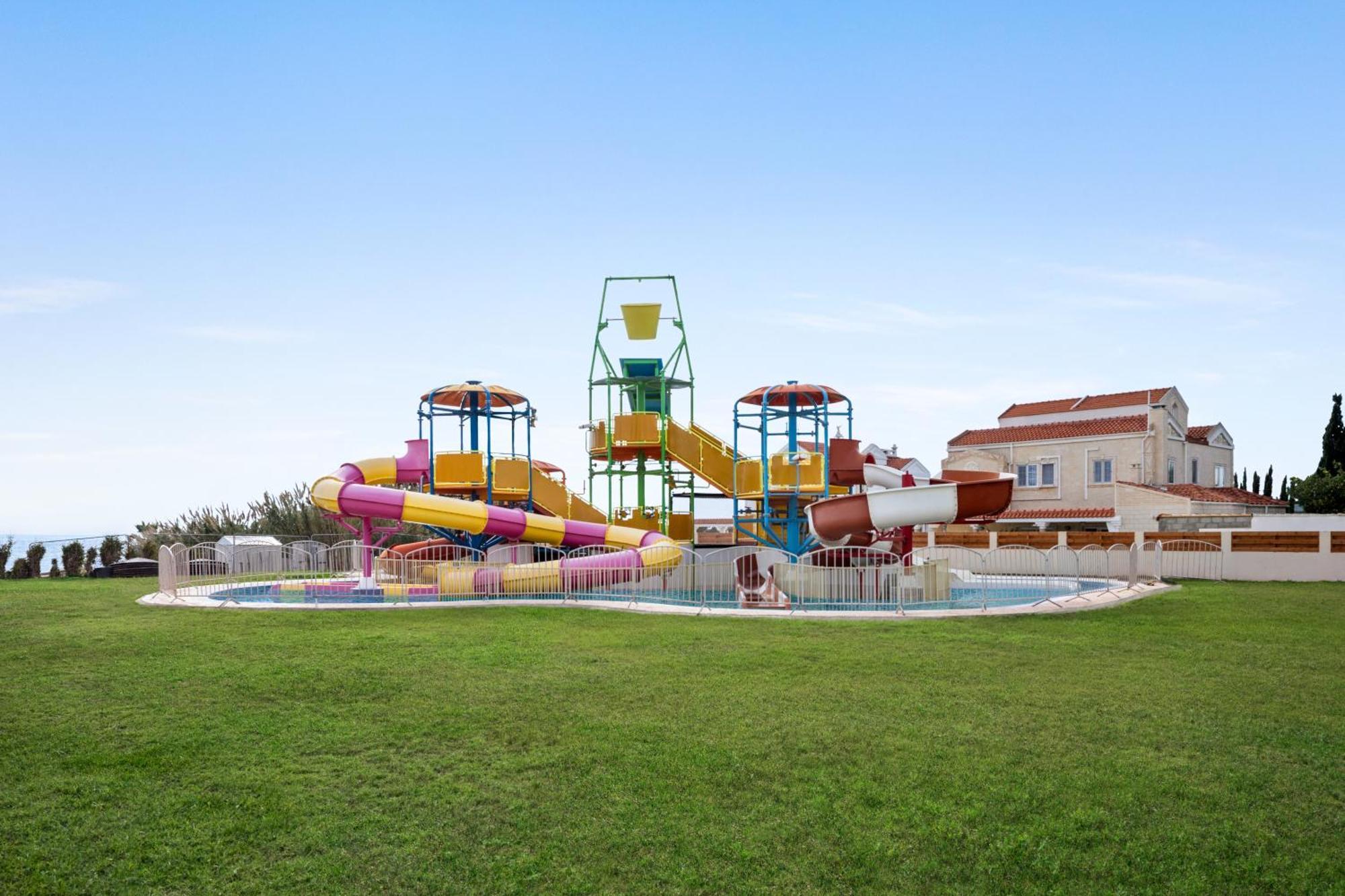 Ramada Hotel & Suites By Wyndham Agia Napa Exterior foto